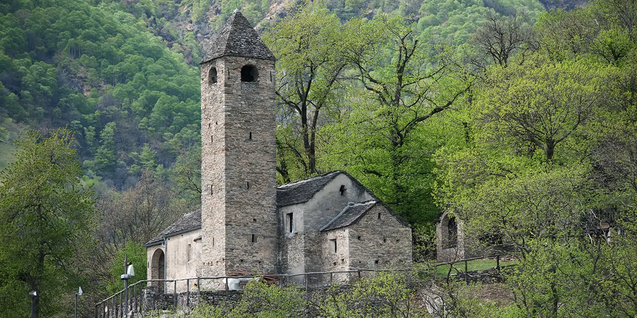 Chiesa San Barnàrd e nucleo di Curzutt