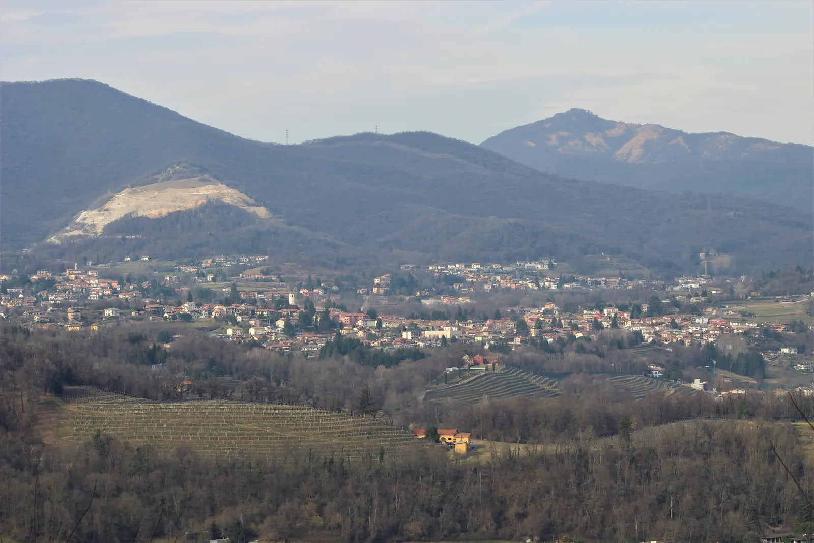 Veduta di Clivio e Saltrio dal territorio circostante